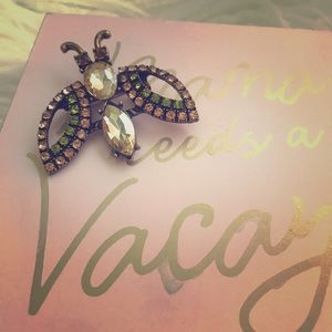 🌼Adorable Vintage Style Bee Pin ~ NWOT🌼